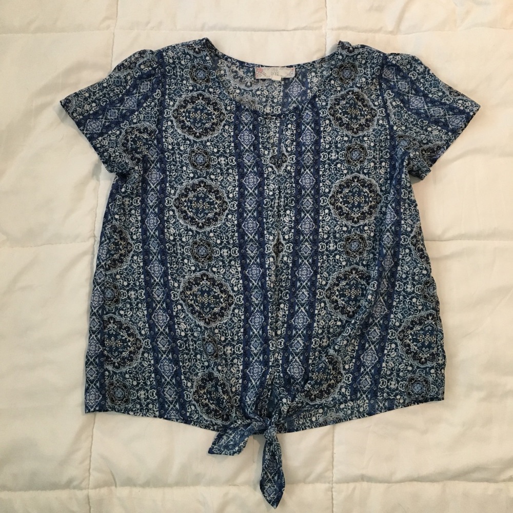 Blouse with a tie at bottom